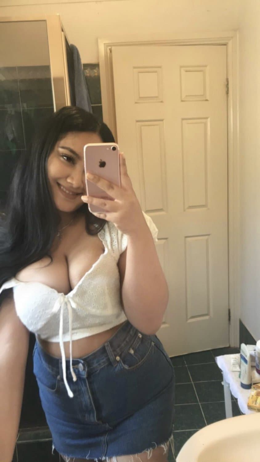 Arab huge boobs milf ????