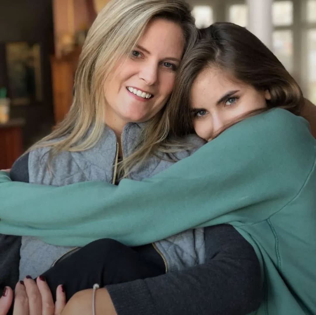 Irl Madisen’s sexy brunette sister Julia has a face begging for cum. +AI. Backup acc in case, dm/kik