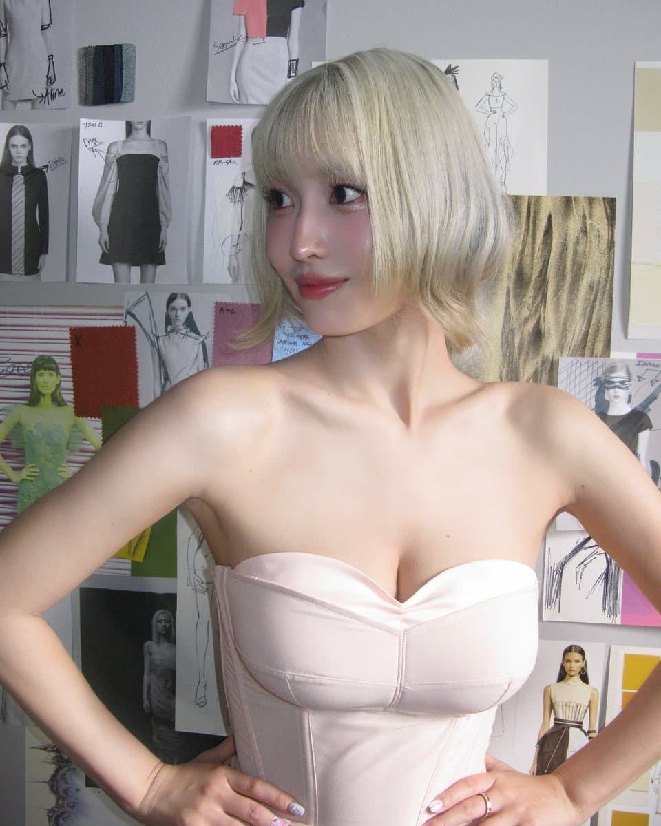 Goddess Milkers and Squirters Momo