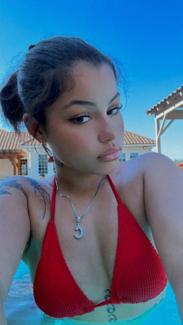 Click to view full size Half black and half white curvy cutie