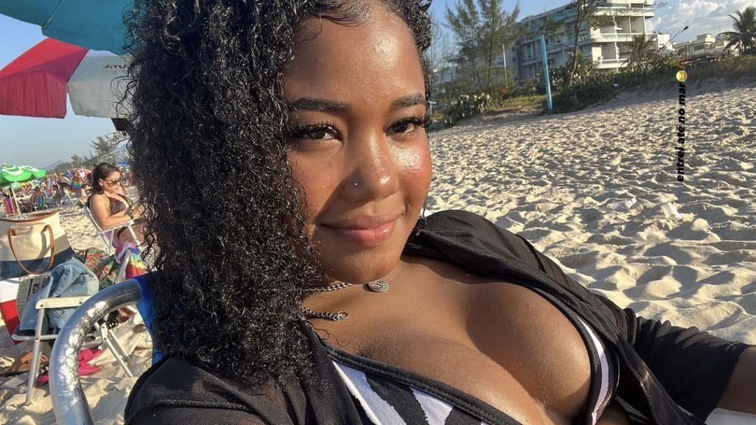 Click to view full size Giovanna Máximo