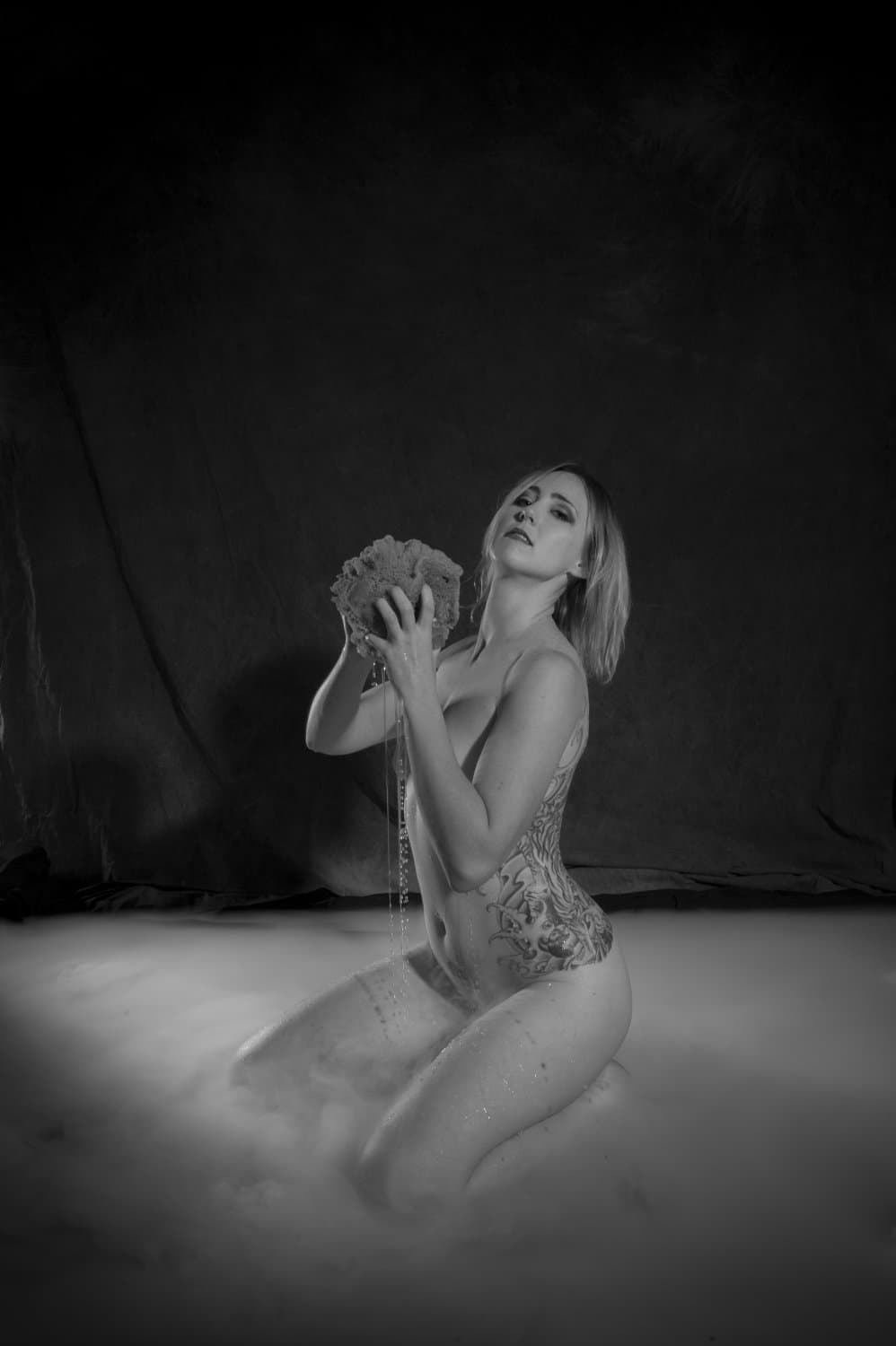 Click to view full size wife photoshoot nude