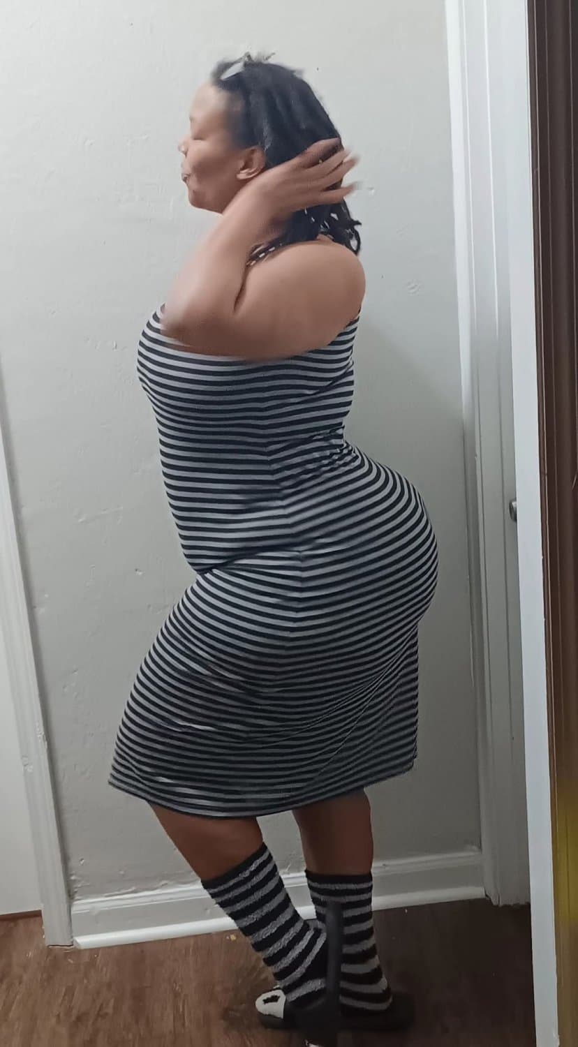 CURVY THICK EBONY MATURE