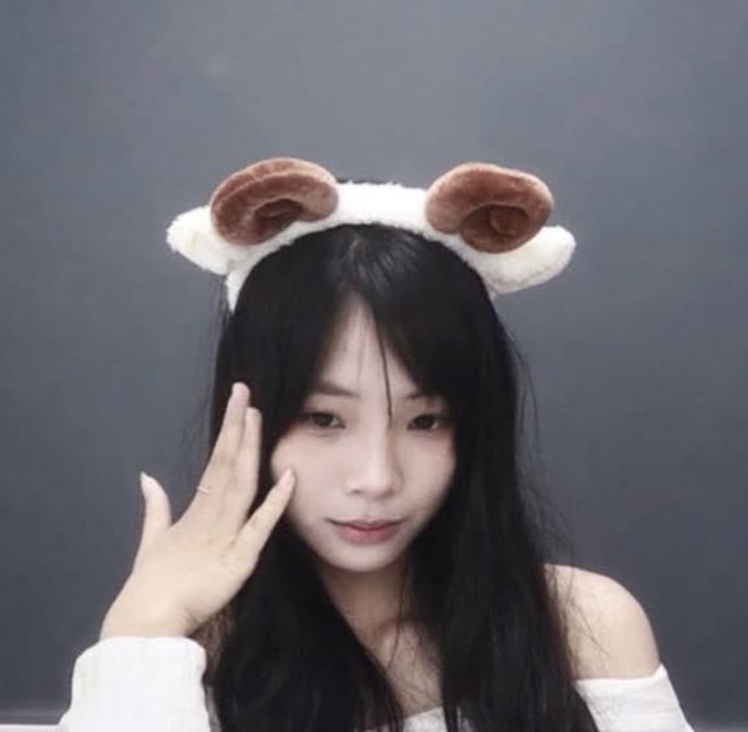 Click to view full size nhìn con đĩ này nứng quá các ông , ai quay clip bắn tinh vào mặt con đĩ này với