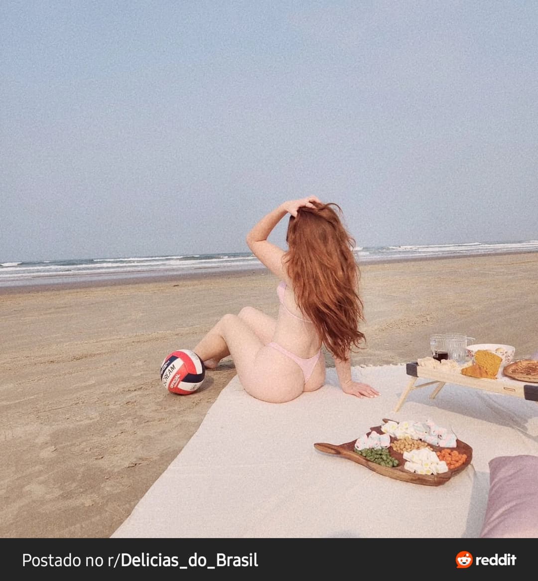 Ruiva Isabell mostrando a bucetinha rosa