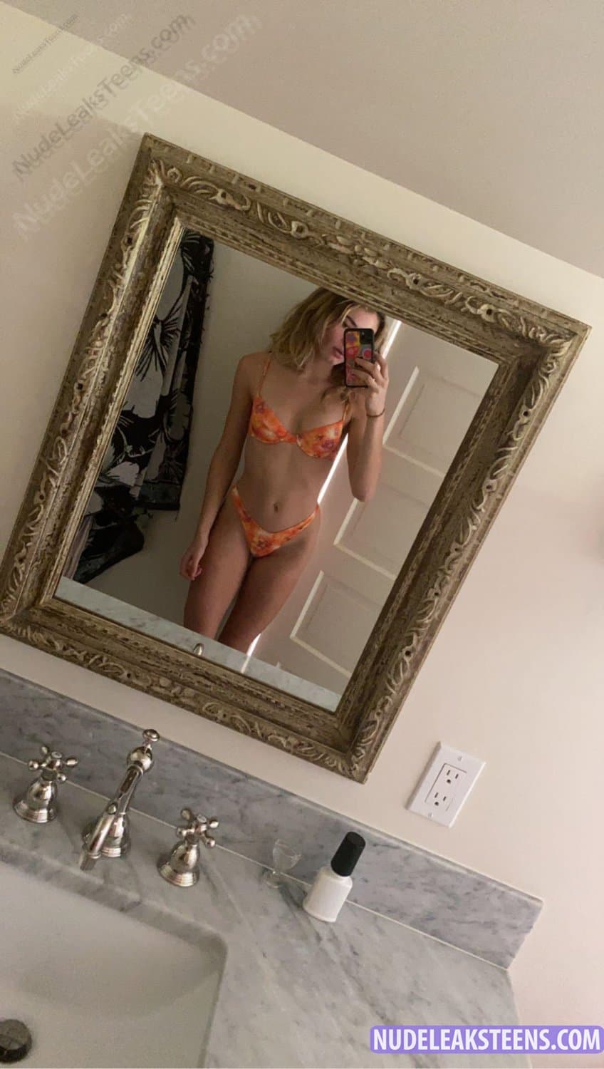 A cute blonde shows off her little pussy LEAKED