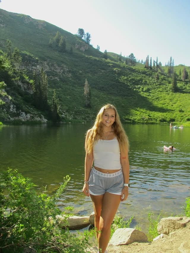 Click to view full size Sexy bubble butt teen Calista