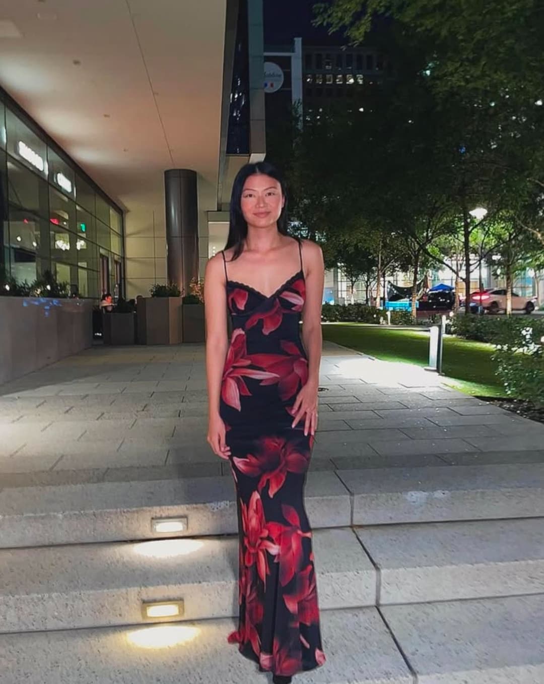 datingapp doggystÿle vs floral dress date night with husband