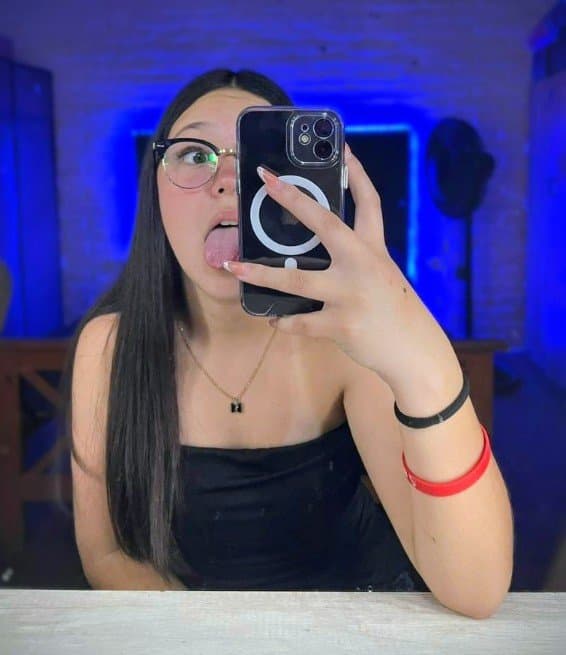 My little horny hore Soy_tu_putita  wants to be fucked in her virgin pussy and her tight virgin ass!