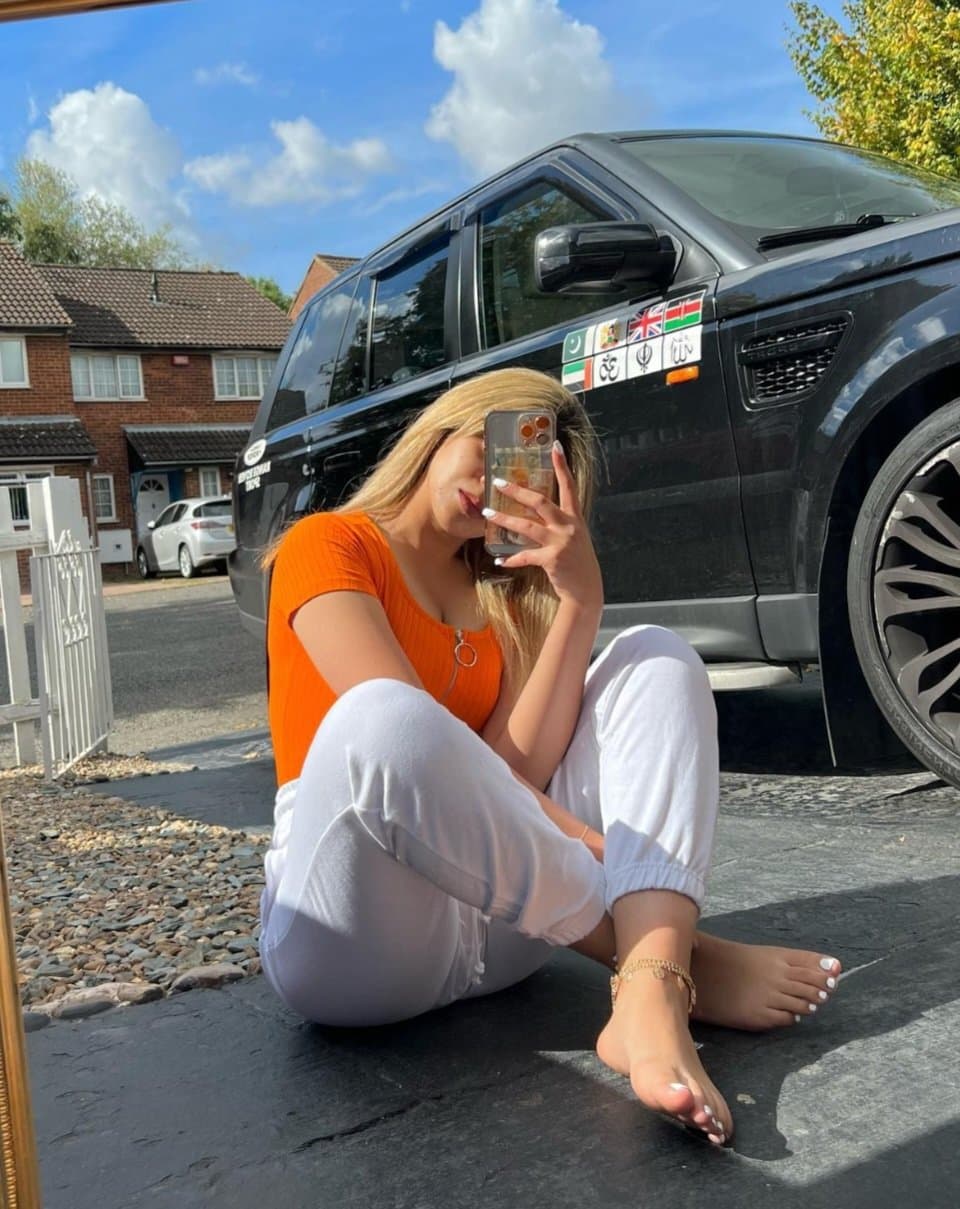 Paki babe loves it when you masterbate over her pics