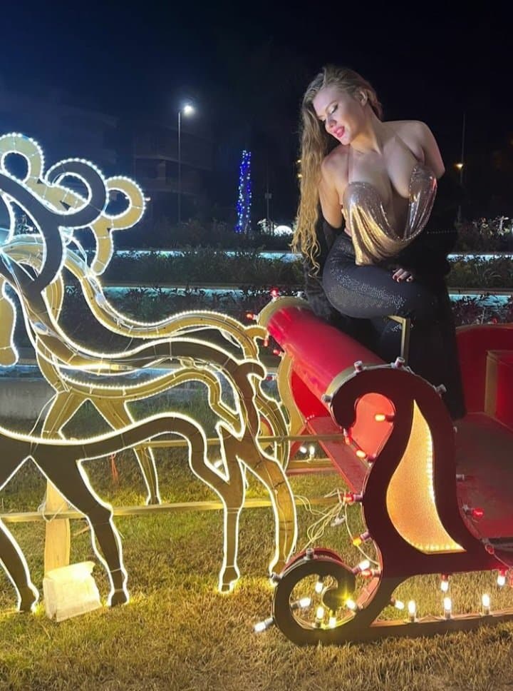 Sexy arabic blonde bellydancer form egypt