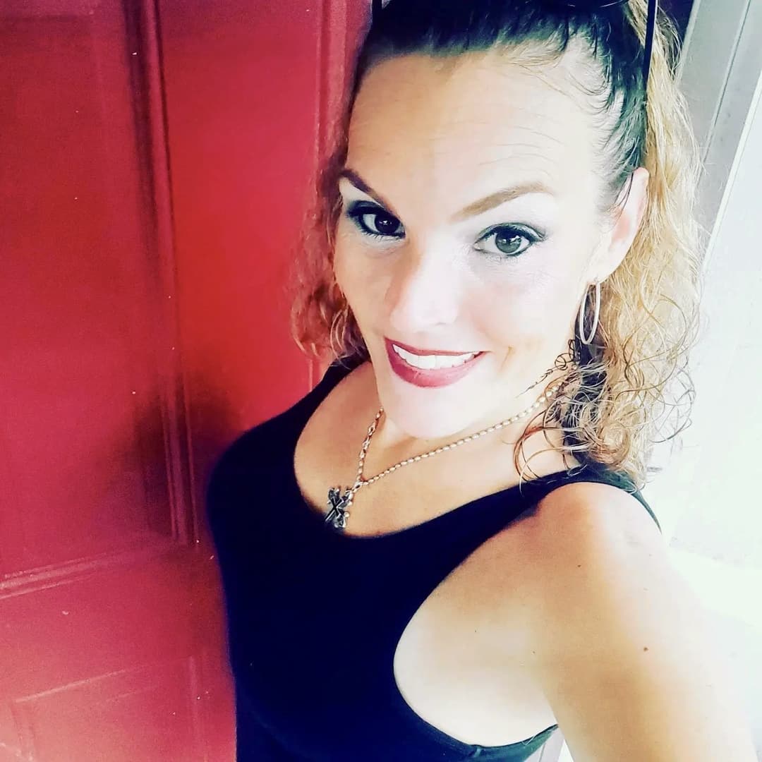 Looks like this wild clubber still enjoys being a cocktease today