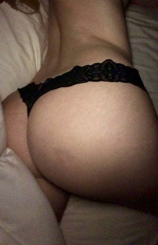 Sexy KIK slut, 21, loves showing her sexy body