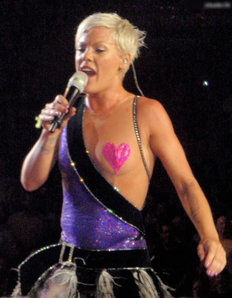 Pink Banging Body & Hot Ass & Petite Suckable Tits Has Me Dripping For The Goddess ?