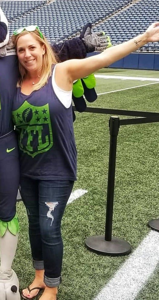 Katie  and Sandra travel all the way from the pacific northwest to show their tits off at mardi gras