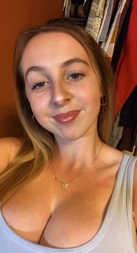 Click to view full size busty college girl Br1dg3t II