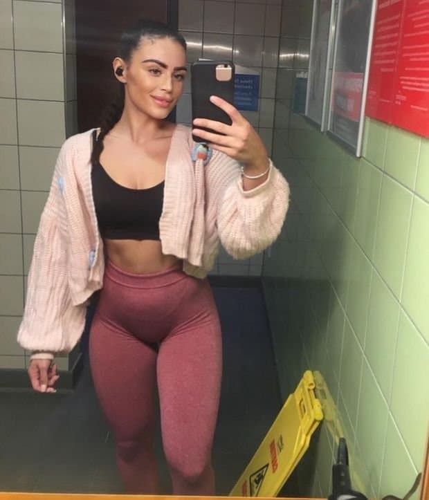 Come tell me if you know this uk surrey slut or tell me what you would do to her kik is uklondon28