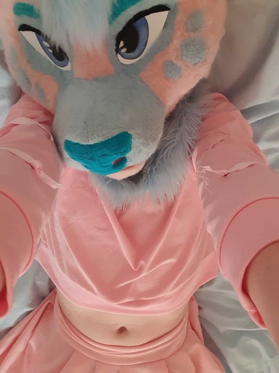 [FURRY] ??? british twink femboy furry with fat ass in deer fursuit (ďêëř_mäġâņ/ďêëřmäġâņäď)