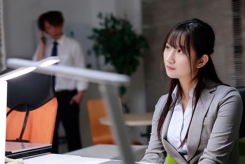 Asian office lady sex to socialize with clients and colleague