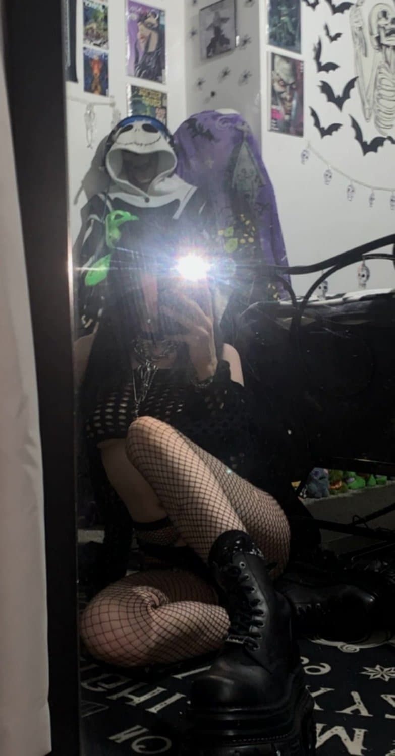 Nothing better than goth girls in leather and boots