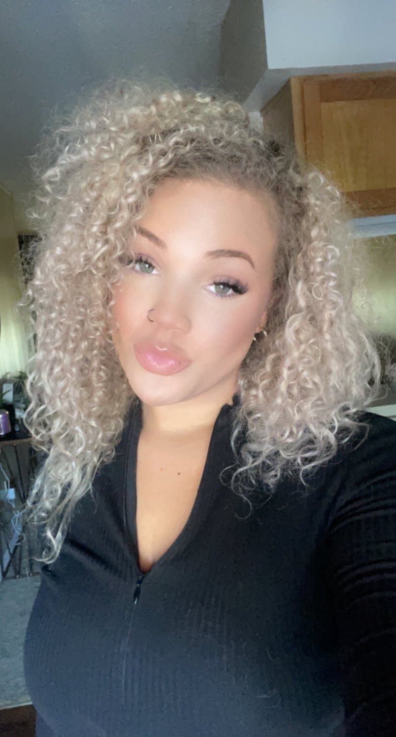 Thick Lightskin Desirea