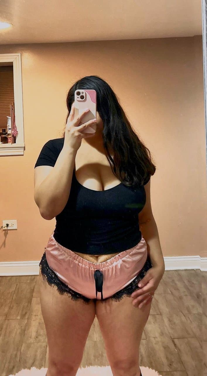 Busty cheating thick Latina baddie with a fat ASS loves getting smashed when drunk!