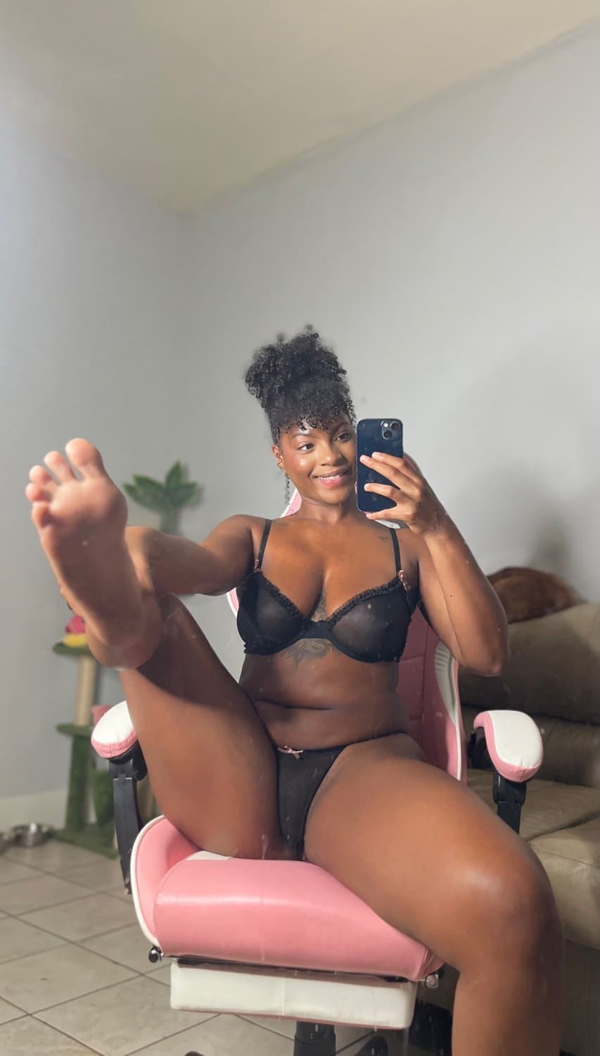 Green Eyed Gamer Girl g00n content