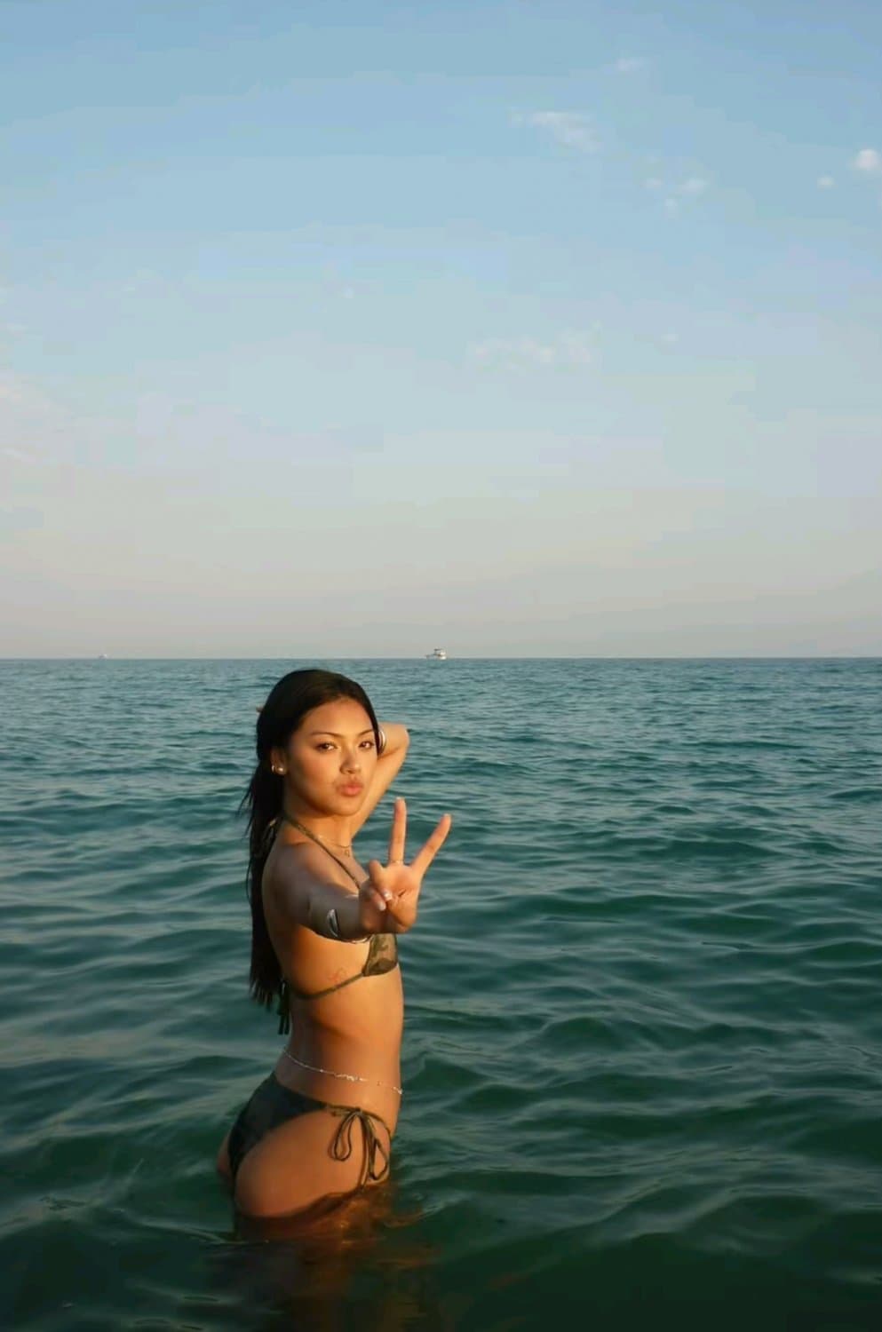 pelacur mungil asian yang akan kuhancurkan