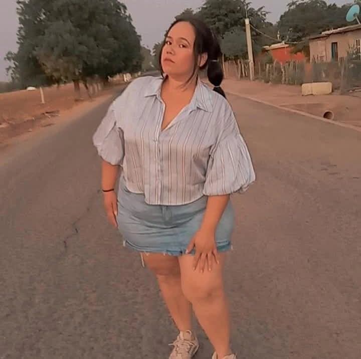 PEAR SHAPE THICK CURVY LATINA SSBBW BIG BOOTY ASS