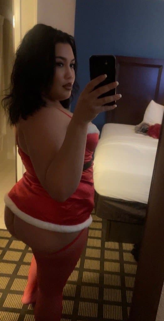 FAT BOOTY THICK ASS LATINA came in to fix her iPhone screen