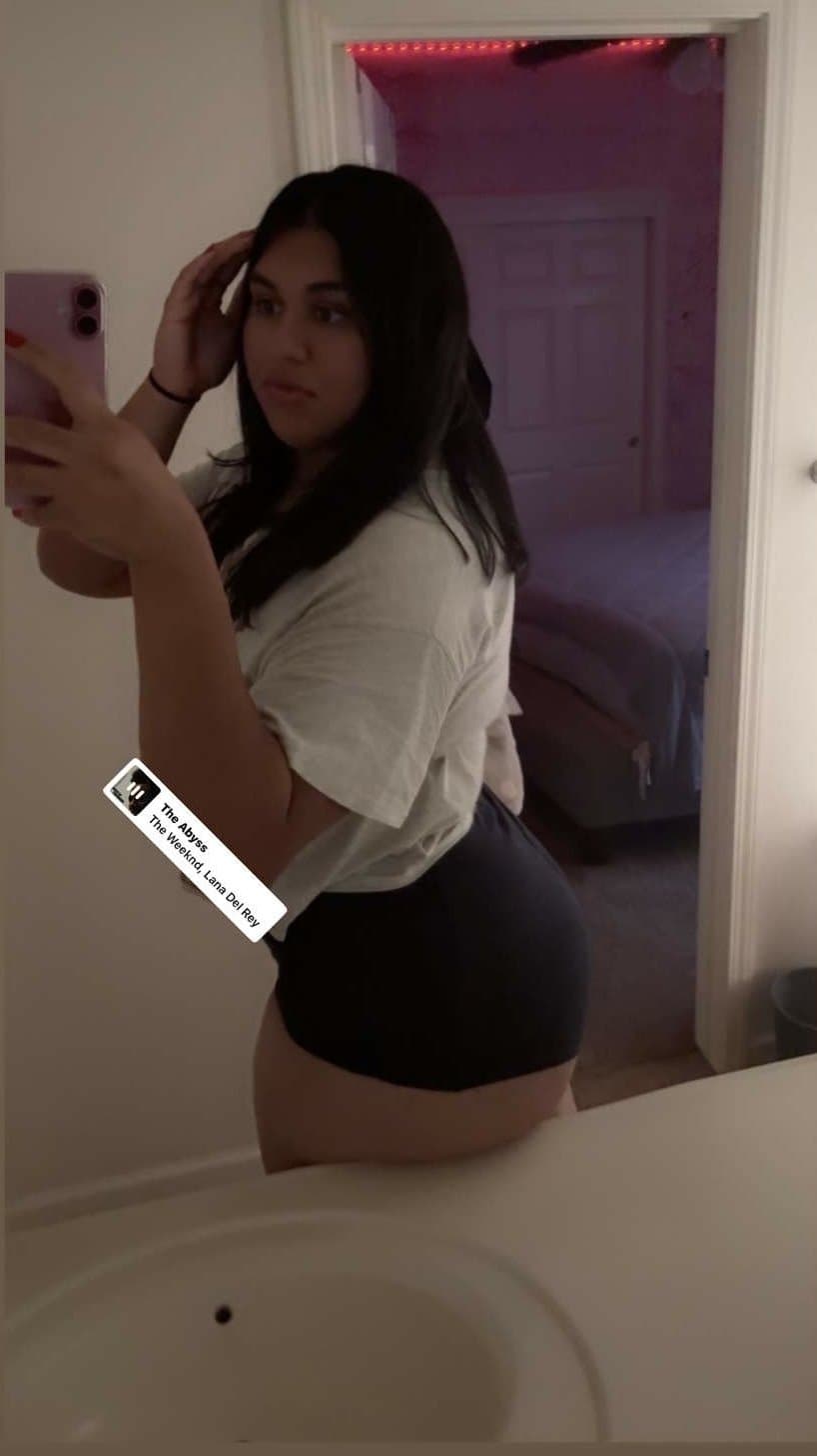 Sexy NRI Indian teen with ugly face but biggest ass ever ??
