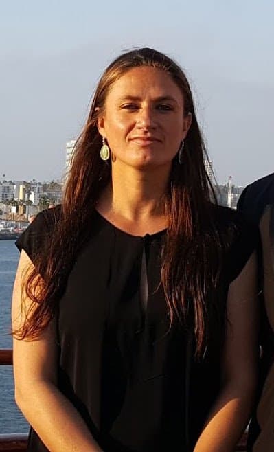 Blonde Slutwife vs. Brunette Slutwife