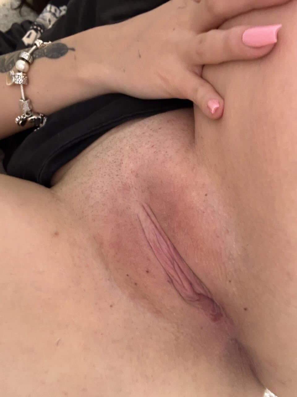 Huge tittys and pretty innie pussy