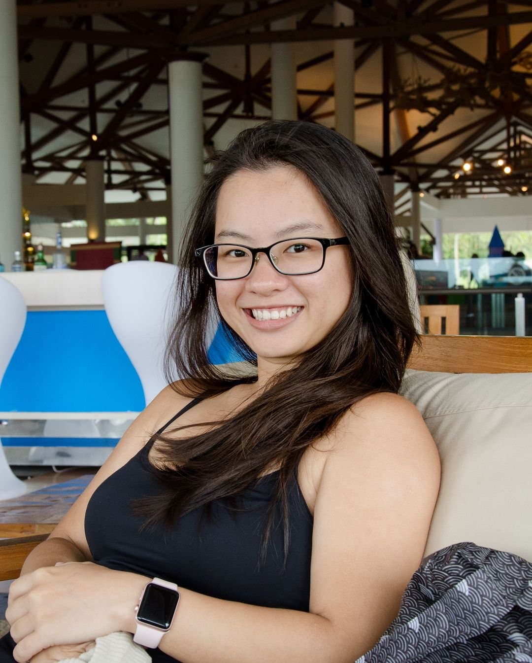 Cute Hongkong girl in glasses giving blowjob