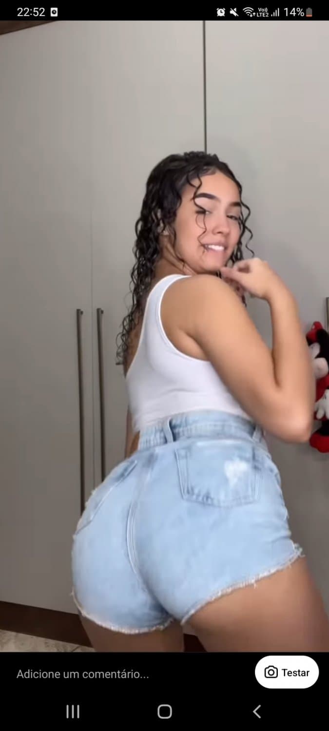 Novinha e sua bunda Deliciosa !