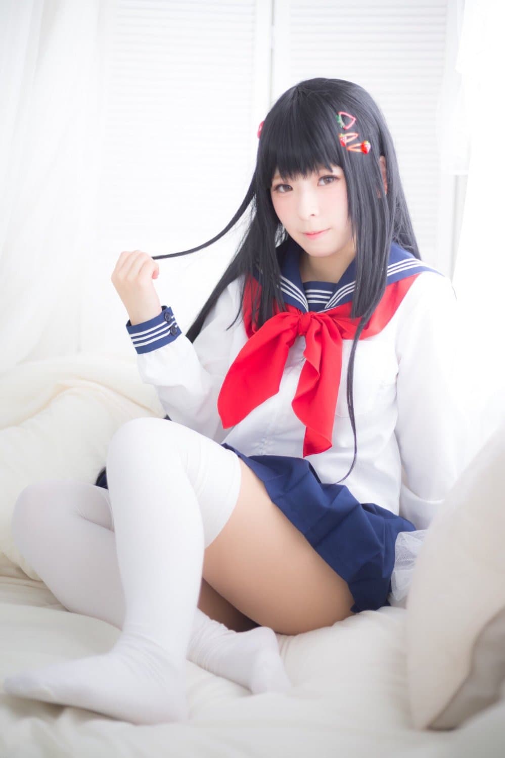 Who here likes knee socks and thigh highs ?