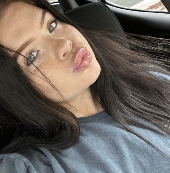 Duck lips pouting teens dsl