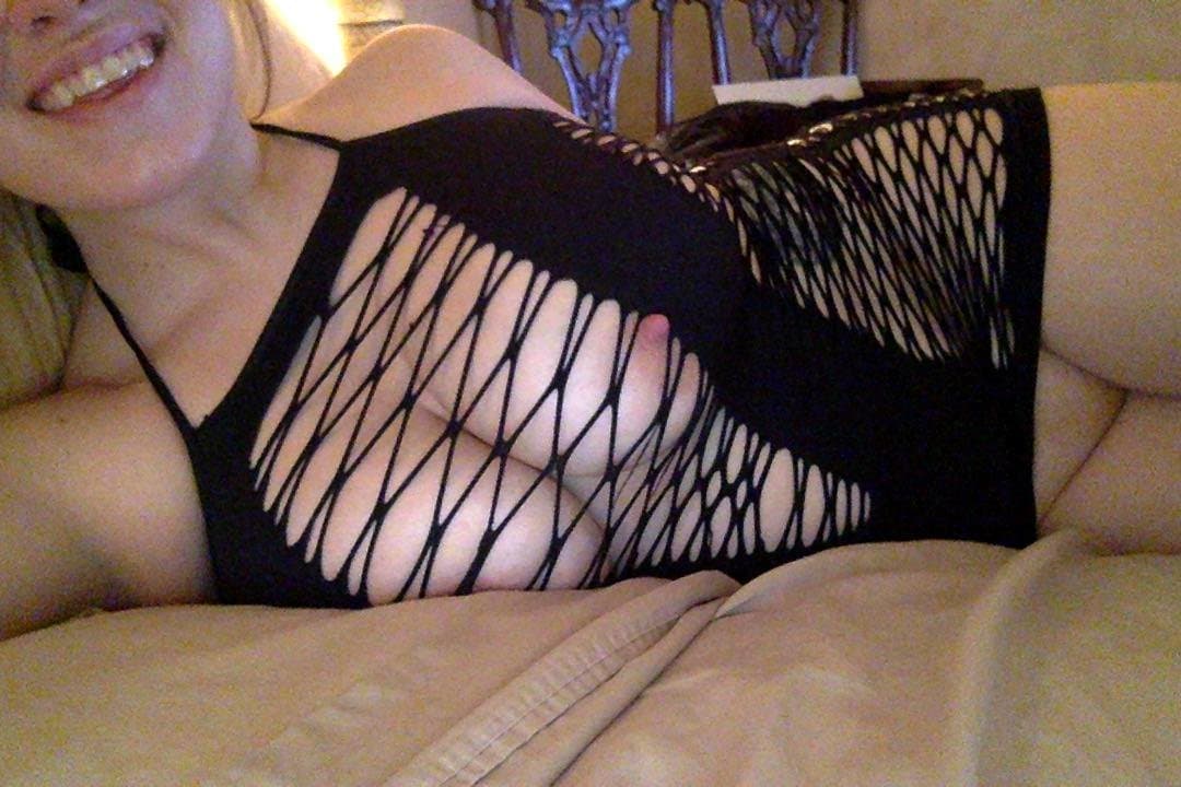 Mature Showing Her Big Hanging Tits - PART 3.      (z)