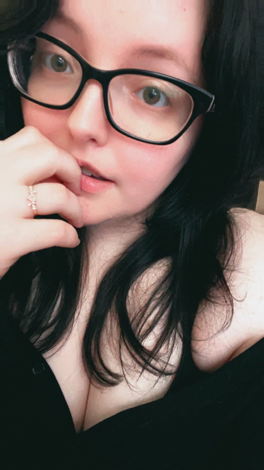 Kittenblushes on snapchat wants to be a permanent webslut. She wants to be shared and scared