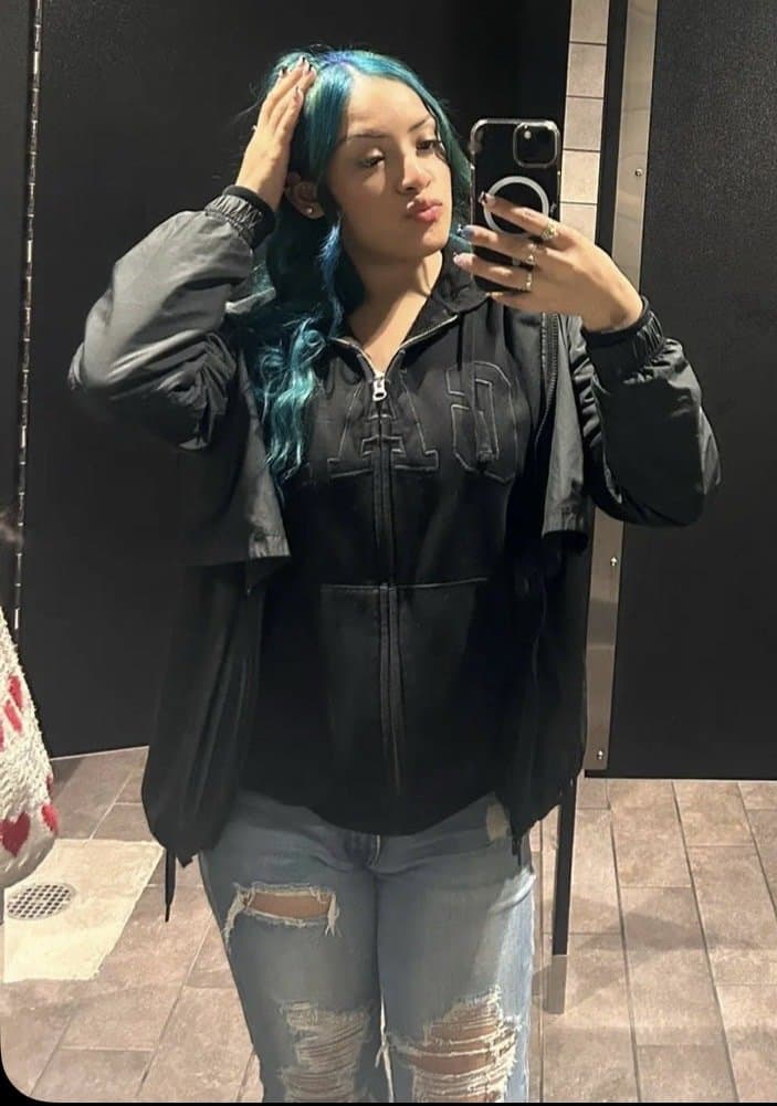 Daisy has a tight pussy and a tight ass Latina north side of Chicago