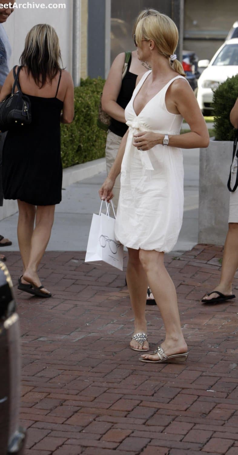 Nicollette Sheridan in platform flip flops