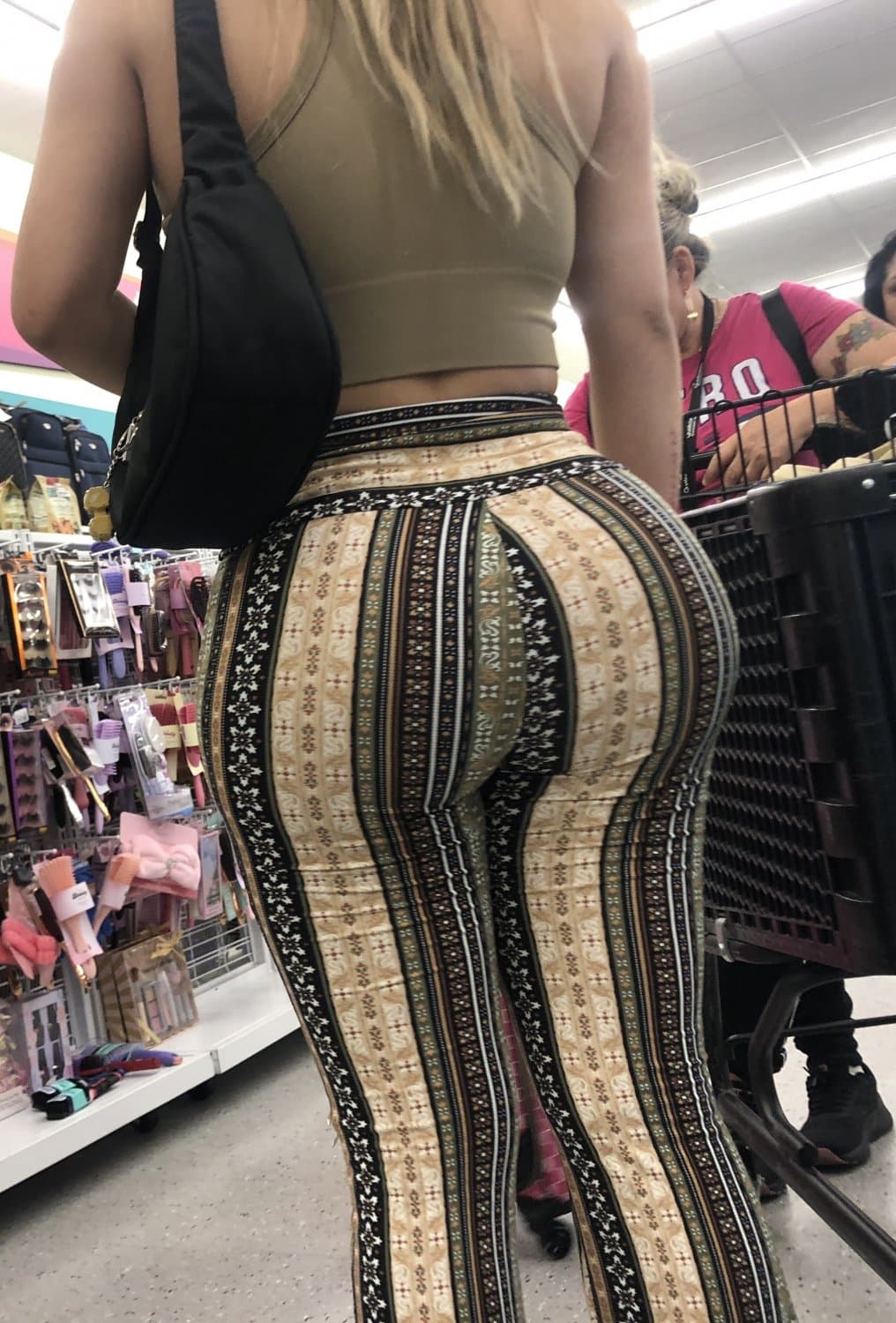 Click to view full size Bubbly fat ass latina with Forbidden leggings