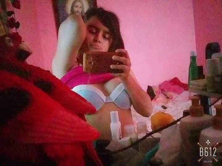 Click to view full size Mi novia mostrando todo????