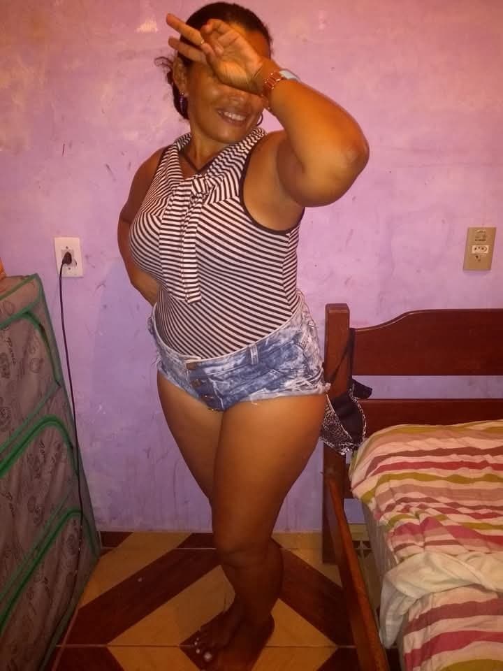 Click to view full size Loiana Corrêa, uma coroa rabuda muito safada. Minha vizinha rabuda que adora se exibir.