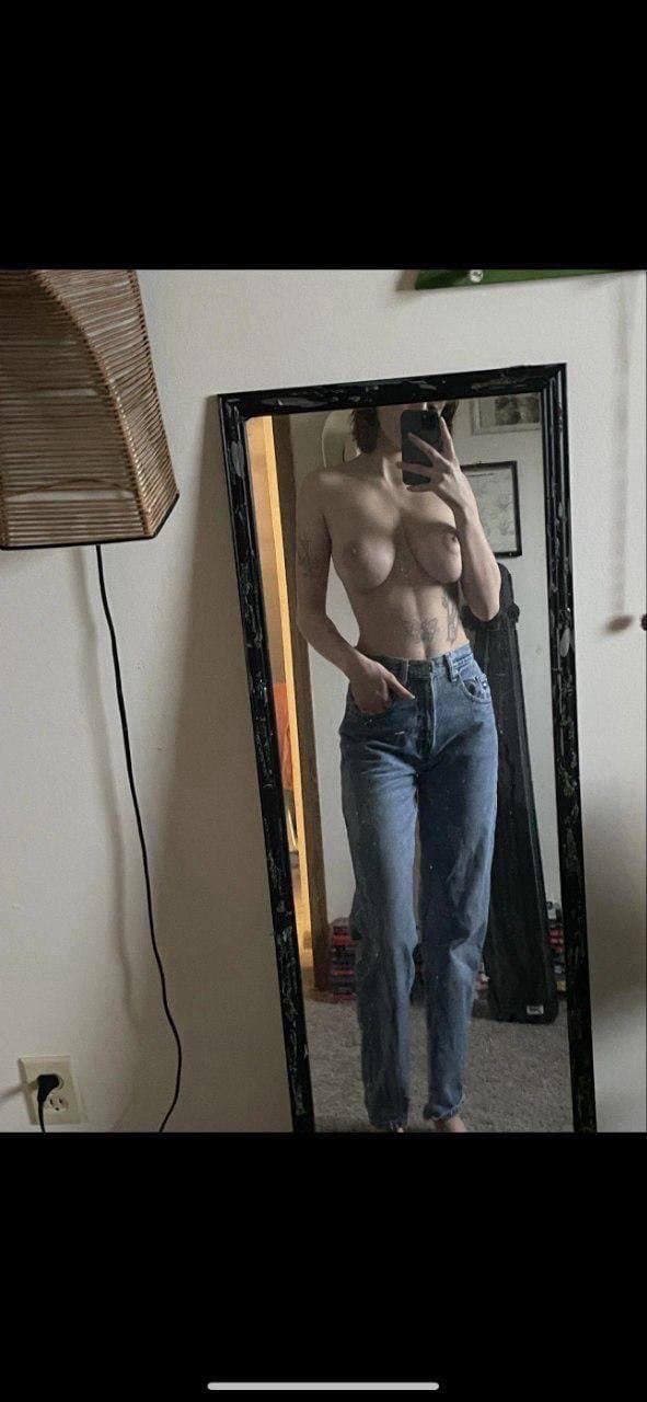 Slim thick nerd with perfect body and perfect tits