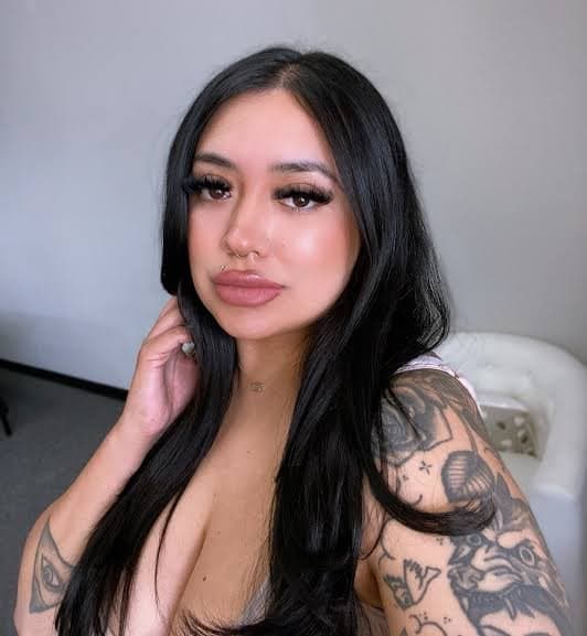 Thick Busty latina Daniella