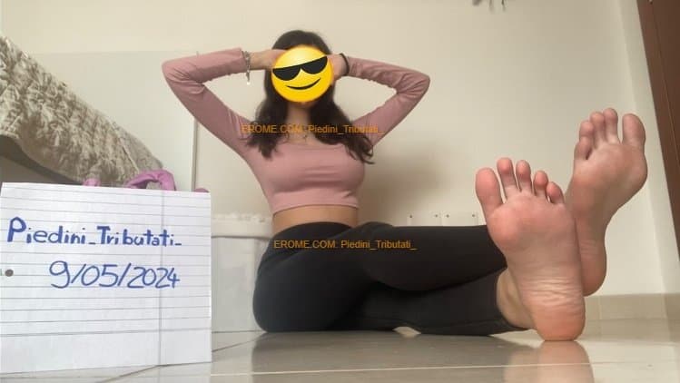 HANDJOB & BIG CUMSHOT (2): GIRL SEXY SOLES!!!