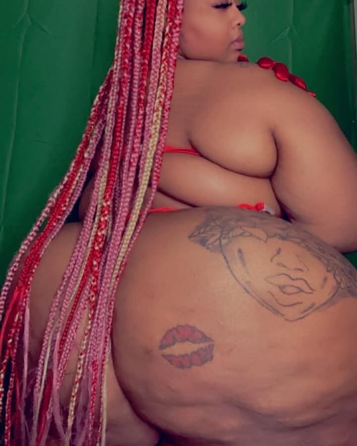 HUGE SSBBW SEXY ASS BOOTY