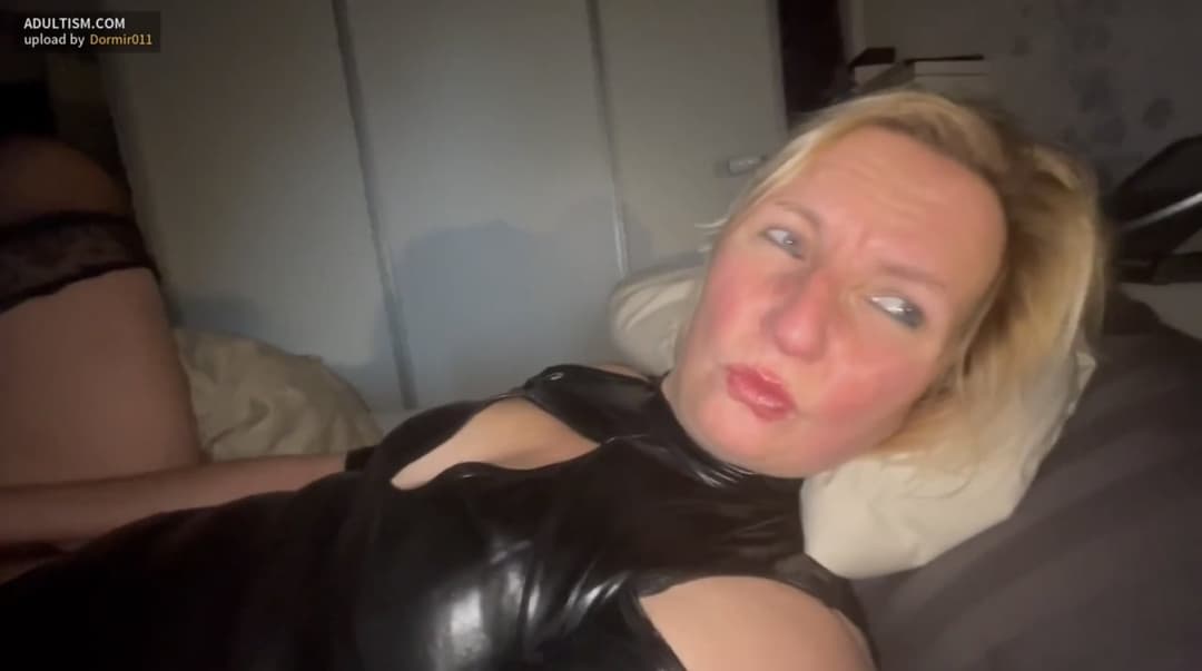 Dildoing Dutch slut