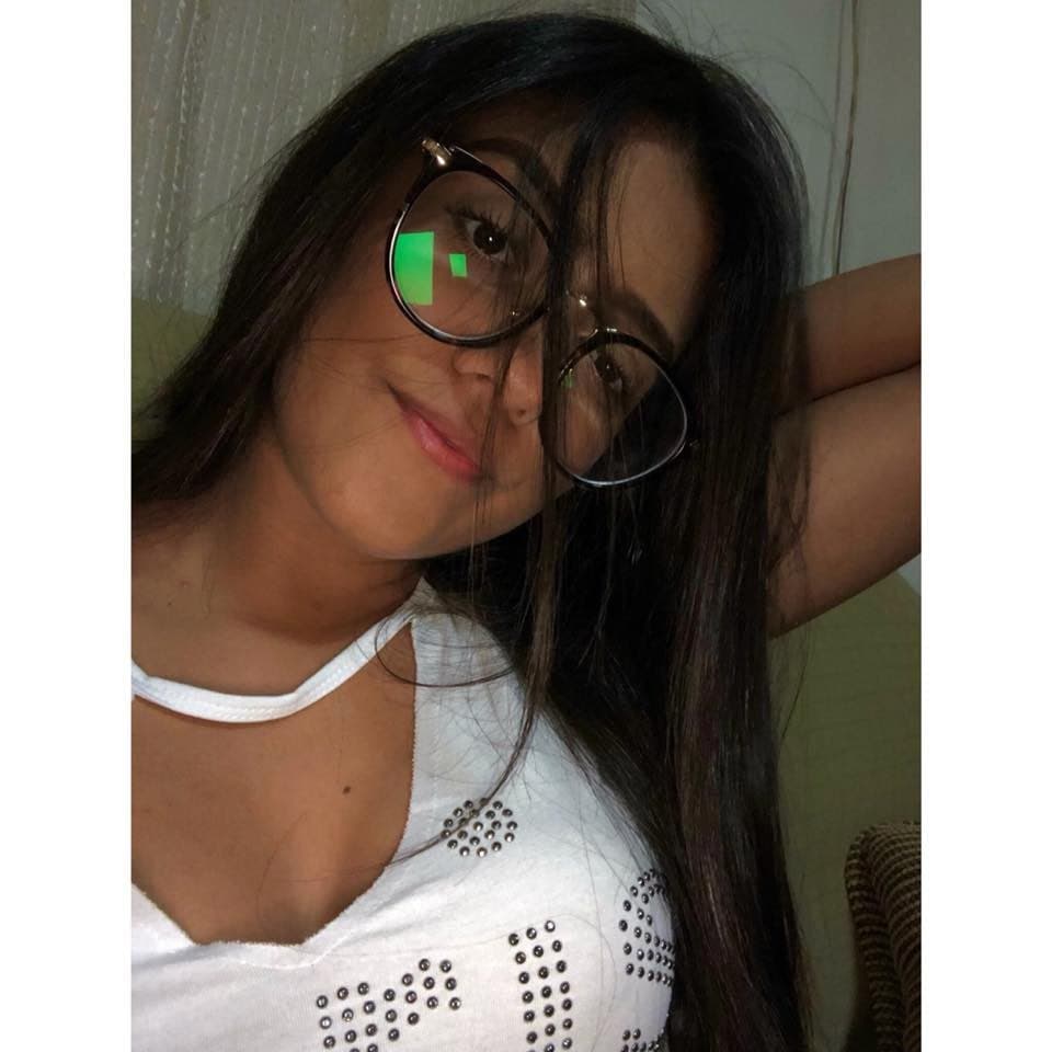 Morena novinha peladinha no quarto